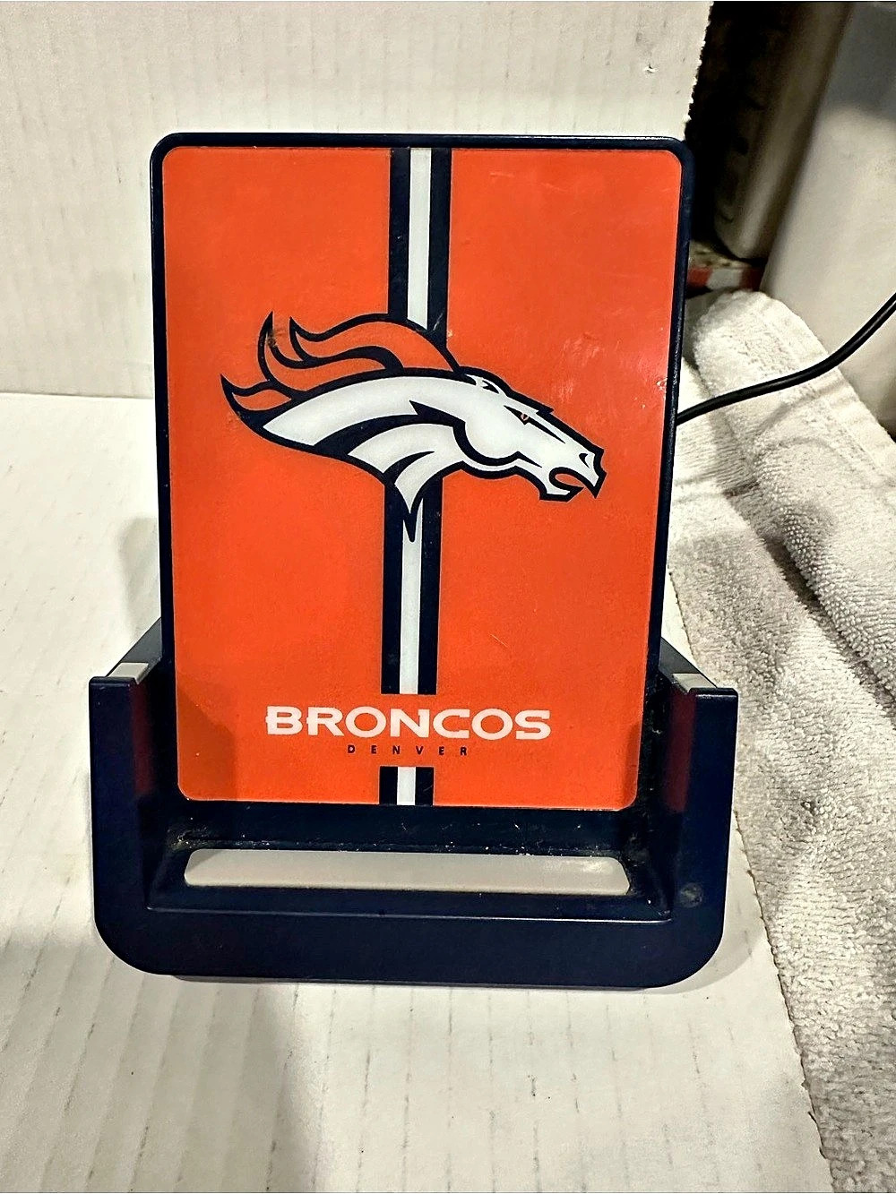 SOAR Denver Broncos Wireless Charging Stand and Desktop Organizer Orange & Blue